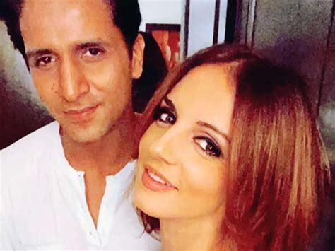 Sussanne Khan shares a mushy picture with beau Arslan Goni; calls it ...