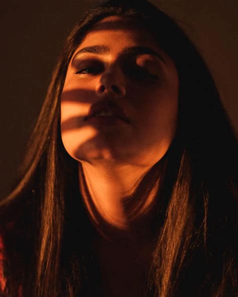 Faria Abdullah : చీకట్లో ఫరియా వెలుగులు.. | Faria abdullah shines in ...