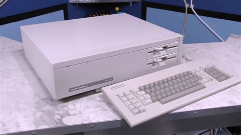 Broken Commodore Computer 的图像结果