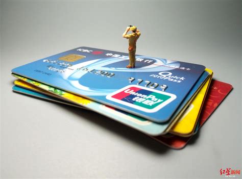 助力小微企业的银行卡，为啥发给了办储蓄卡的人？__凤凰网