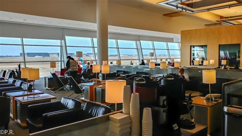 Lounge Review: American Airlines Admirals Club Dallas/Fort Worth (DFW ...