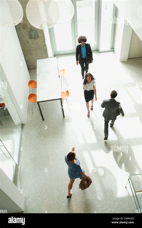 People Walking Office 的图像结果