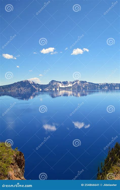 Beautiful Deep Blue Crater Lake in Oregon Editorial Photo - Image of landscape, trees: 254866641