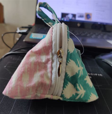 TLCB-003a/Mini Pouches in Batik printed– Thalir-LEED®