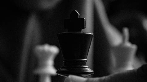 Download wallpaper 2048x1152 chess, game, games, pieces, queen, king ...
