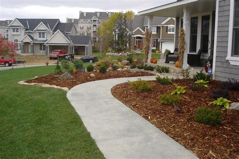 Mulch Front Yard Pictures at Isabella Embry blog