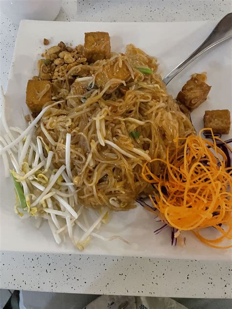 Andy's Thai Kitchen - Chicago Illinois Restaurant - HappyCow