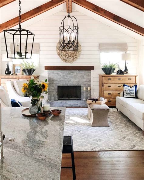 Farmhouse Living Room: A Rustic Retreat for Modern Living - Artourney
