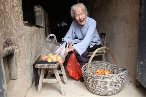 这位老奶奶太赞了！84岁吴彦姝凭浙产电影《妈妈！》拿下北影节最佳女主角__财经头条