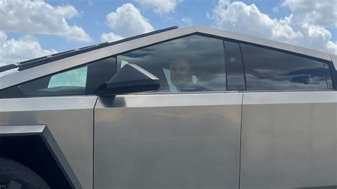 Elon Musk shows off Cybertruck 'production candidate' - Blog