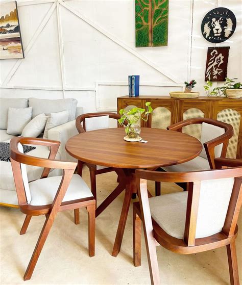 20 Chic and Space-Saving Dining Table Ideas for Small Living Rooms