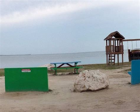 THE RED HUT INN (Belize/Belize City) - Guesthouse Reviews, Photos, Rate ...