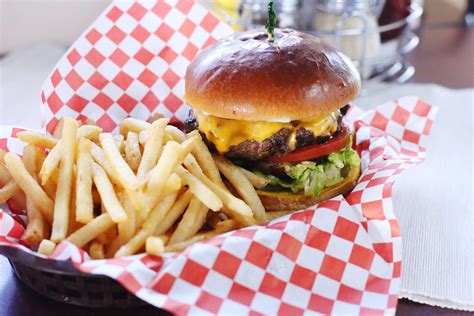 This Restaurant Serves The Best Burger And Fries Meal In California ...