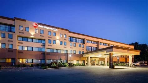 BEST WESTERN PLUS READING INN & SUITES - Motel Reviews, Photos, Rate ...