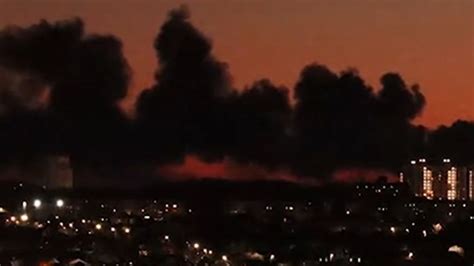 乌克兰威胁炸毁克里米亚大桥，俄军4百枚导弹起竖：敢过界就开火__凤凰网