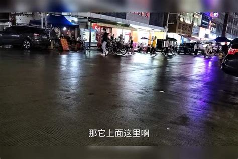 广东东莞：打工者下班后的工厂门口情景，让人心酸，挣钱太难了！