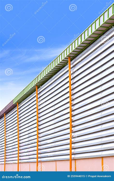 Perspective Side View of Aluminum Louver with Gutter Drainage System of ...