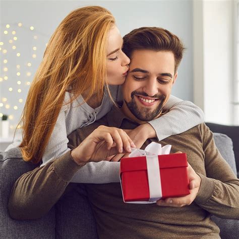 6 Unforgettable Men's Jewellery Gifts for Your Husband on First ...