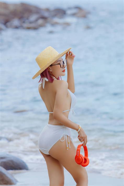 Lisa+Kudrow+Bikini Photos, Download The BEST Free Lisa+Kudrow+Bikini ...