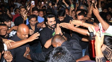 RRR: Ram Charan gets mobbed by fans during surprise visit at Mumbai ...