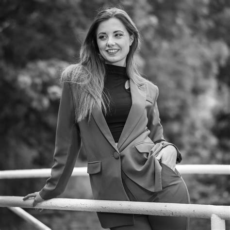 Portrait Photography – Portfolio Building Session at the Welshot Creative Hub with Hannah Lou ...