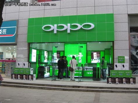 OPPO北京旗舰店，延续了广州旗舰店的设计DNA – 米尚丽零售设计网-店面设计丨办公室设计丨餐厅设计丨SI设计丨VI设计