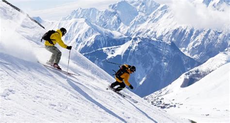 10 Epic Skiing Escapes in India You Can't Miss