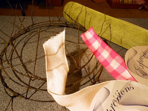 Spring Mesh Wreaths Tutorial 的图像结果