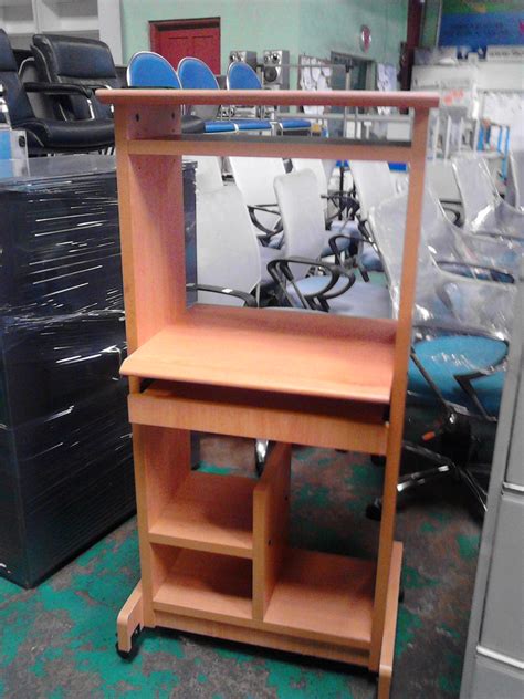 Computer Shop Table 的图像结果