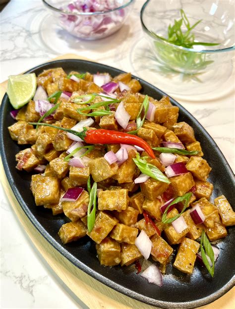 Crispy Tofu Sisig (Filipino Tofu Stirfry) | Iankewks