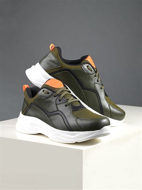 The Roadster Lifestyle Co. Men Olive Green & White Lightweight Comfort ...