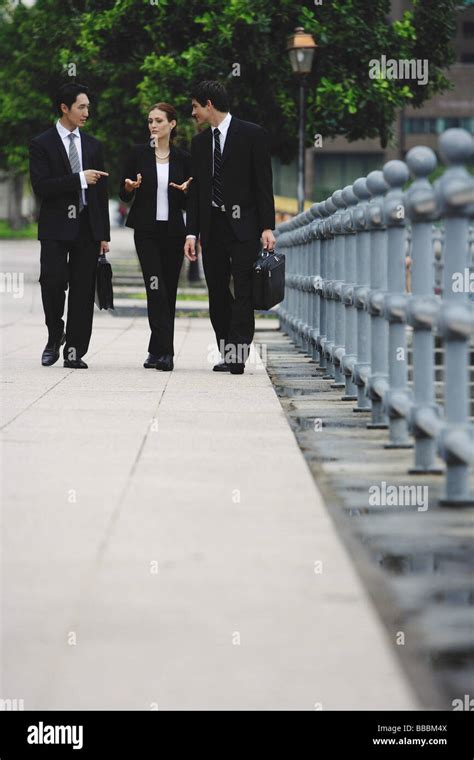 Business People Walking Foreground 的图像结果
