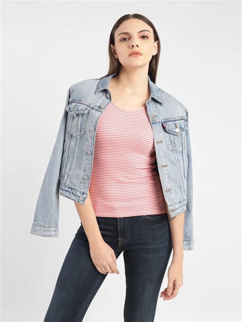 Womens Tshirts - Get Best Offers on Tshirts for Women – Levis India Store