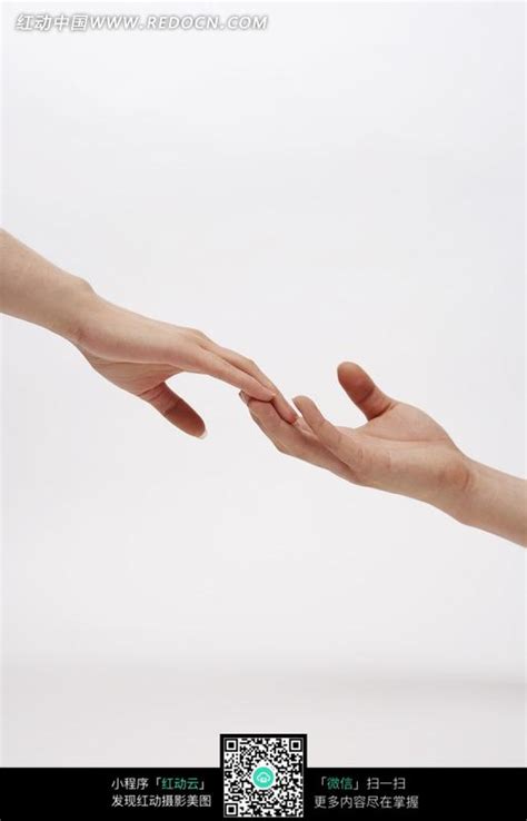 两只手握在一起的图片三只手握在一起的图片2022已更新今日热点