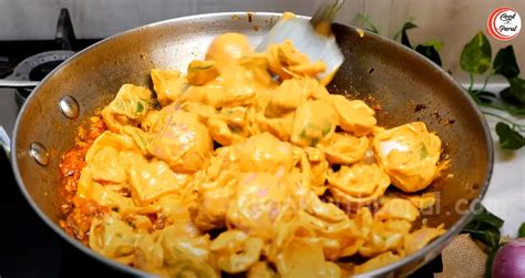 Shimla Mirch Pyaz ki Sabzi Recipe in Marathi | शिमला मिर्च सब्जी कशी ...