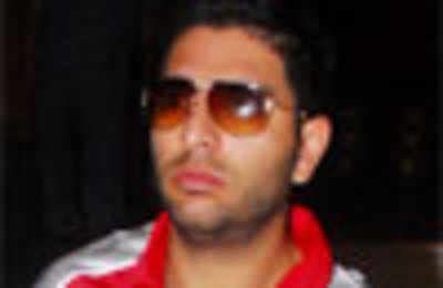 Cricketers Yuvraj, VRV Singh breach security | New Zealand in India ...