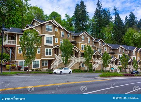 Ciudades De La Ciudad De Suburbio Foto de archivo - Imagen de espacio ...