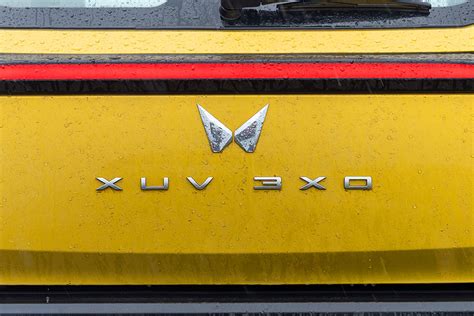 Mahindra XUV 3XO MX3 Pro Diesel On-Road Price and Offers in Varanasi ...