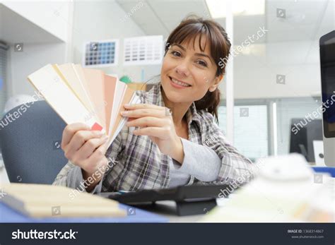 Woman Using Computer 的图像结果