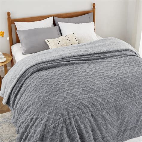 Amazon.com: Bedsure Sherpa Queen Size Blanket for Bed - Fleece Soft ...