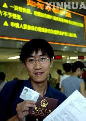 现场目击：上海人今天起只凭身份证就能办护照