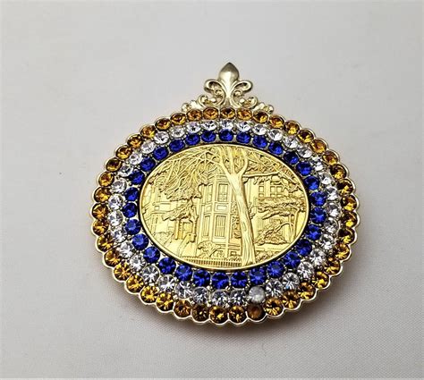 Lot #121 Colonial Dames XVII Brooch | EstateSales.org