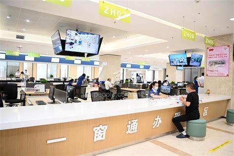 广西柳州市民服务中心启用-人民图片网