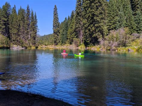 OUR FAVORITE SPOTS TO SWIM, KAYAK, AND PADDLE BOARD IN SOUTHERN OREGON