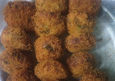 Chicken sev cutlet Recipe by Faiza. s. Kachwala - Cookpad