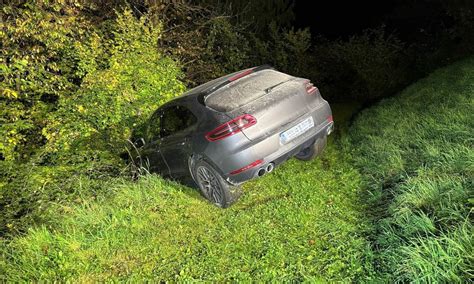 Tourist ends up teetering on the edge of a cliff in his Porsche after ...