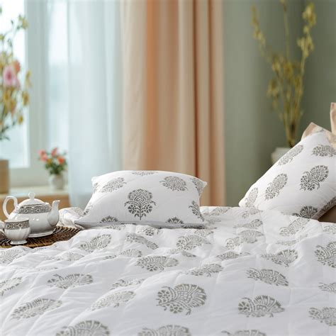 Quilted Cushion Cover - Hibiscus | LOVE FOR WHITE