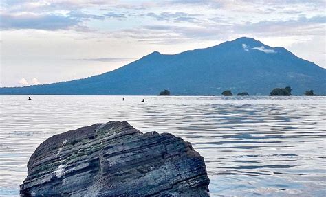 La Isla de Ometepe Quaternary volcanoes in the Lake Nicaragua - IUGS