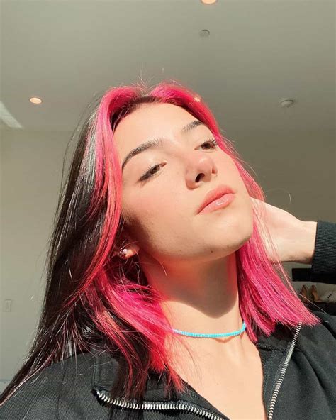 Charli D'Amelio - Wiki, Bio, Facts, Age, Height, Boyfriend, Quotes