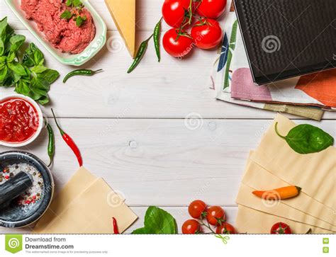 Ingredienti Per La Cottura Delle Lasagne Al Forno Italiane  